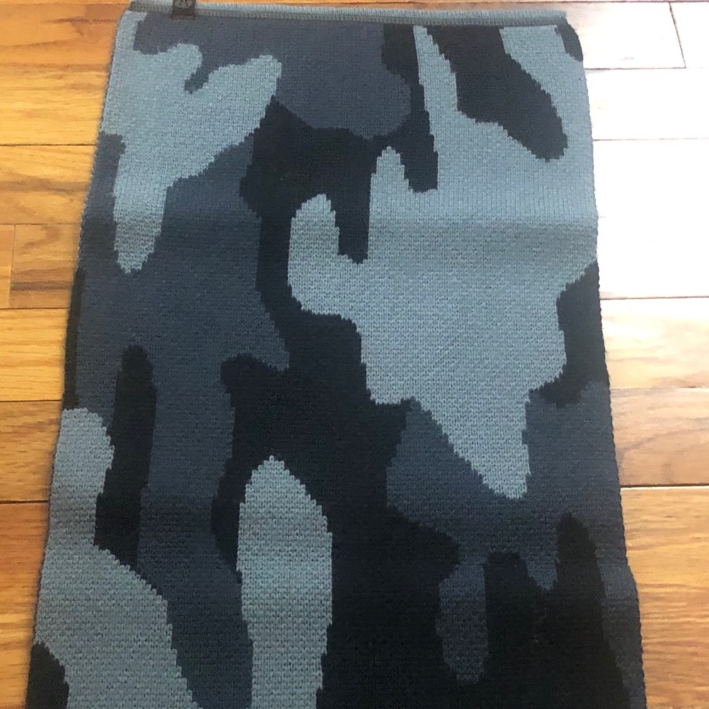NWOT Lululemon Camo Scarf